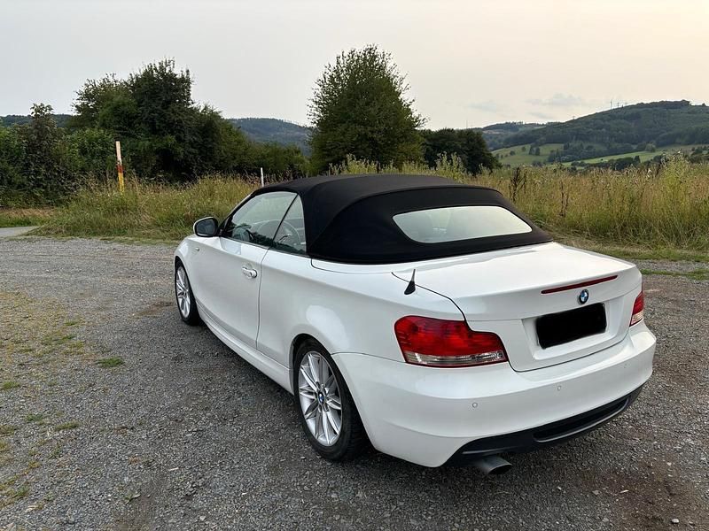 Gebraucht BMW 118 Cabriolet M Sport 143 PS (105 kW) 2009 Weiß Cabrio