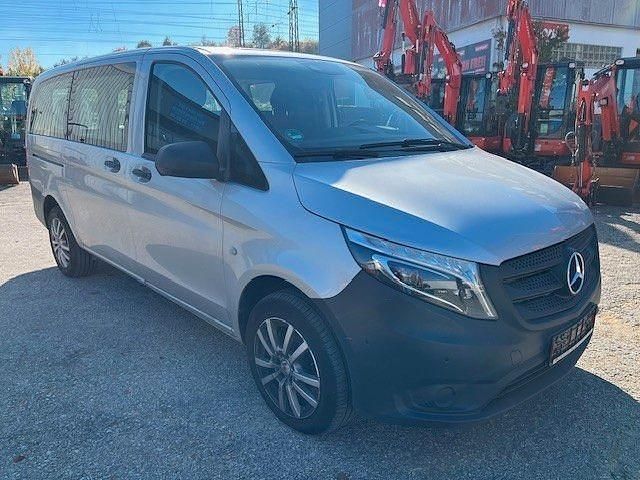 Silber Gebraucht 2018 Mercedes Vito Van / Kleinbus | 15.351 € (Fairer Preis) - Bild 1/4