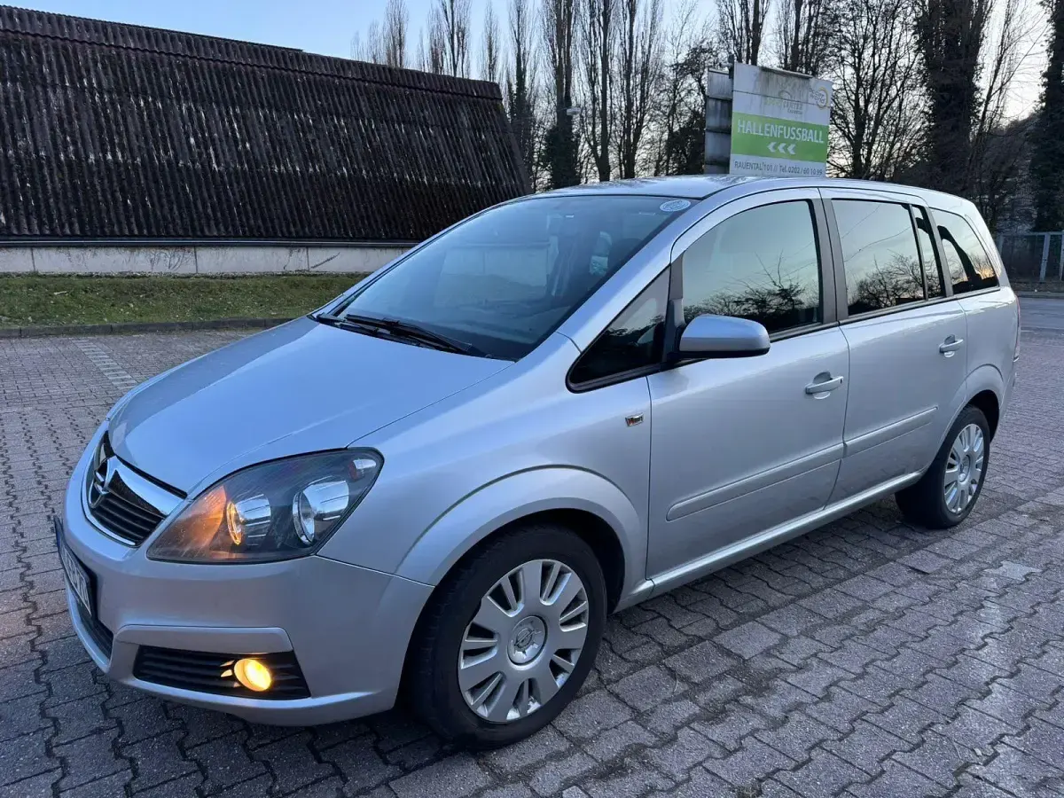 Używany Opel Zafira 150 KM (110 kW) 2007 Szary Minivan