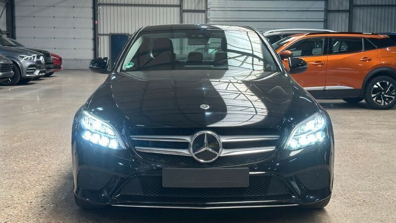 Gebraucht Mercedes C200 160 PS (117 kW) 2020 Schwarz Limousine