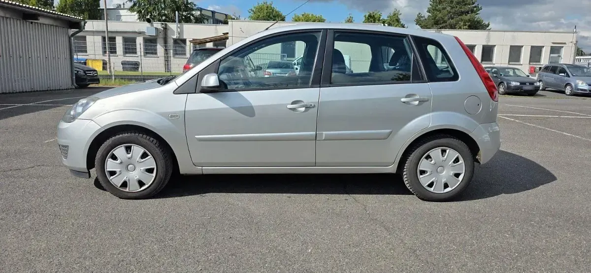 Gebraucht Ford Fiesta Style 60 PS (44 kW) 2007 Silber Kleinwagen