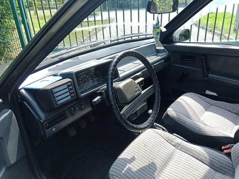 Grau Gebraucht 1994 Lada Samara Kleinwagen | 1.100 € - Bild 1/4