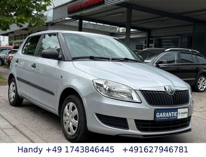 Silber Gebraucht 2012 Skoda Fabia Active Limousine | 3.990 € (Fairer Preis) - Bild 1/4