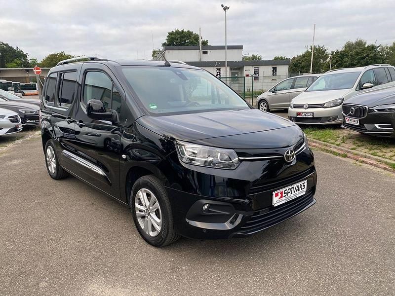 Schwarz Gebraucht 2022 Toyota Proace Verso City Kombi | 19.699 € (Fairer Preis) - Bild 1/4