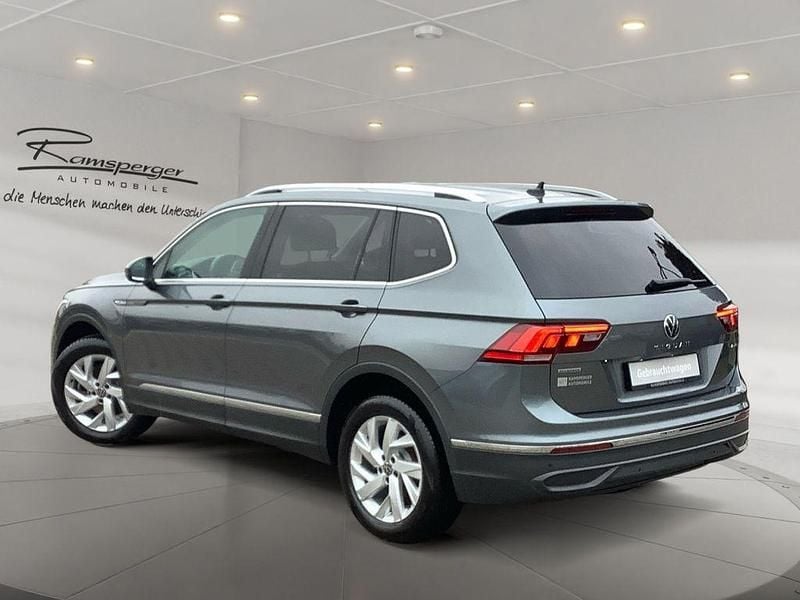 Gebraucht VW Tiguan Allspace Life 200 PS (147 kW) 2022 Grau (2r platinum grey metallic) SUV