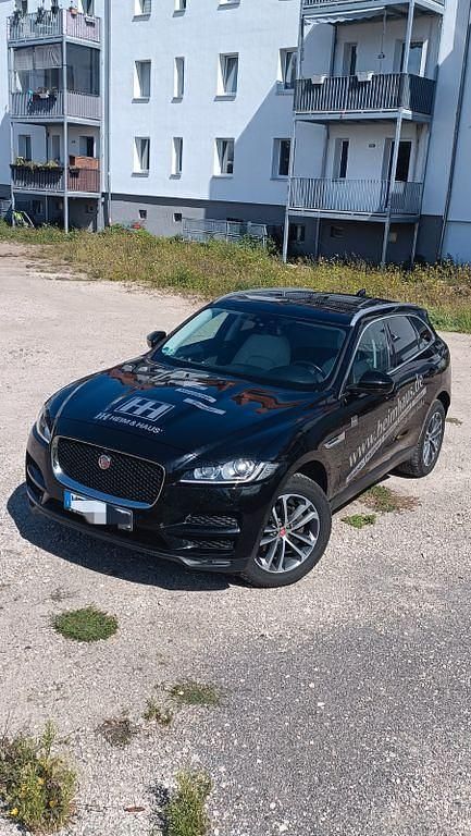 Schwarz Gebraucht 2016 Jaguar F-Pace Prestige SUV | 12.500 € (Fairer Preis) - Bild 1/4