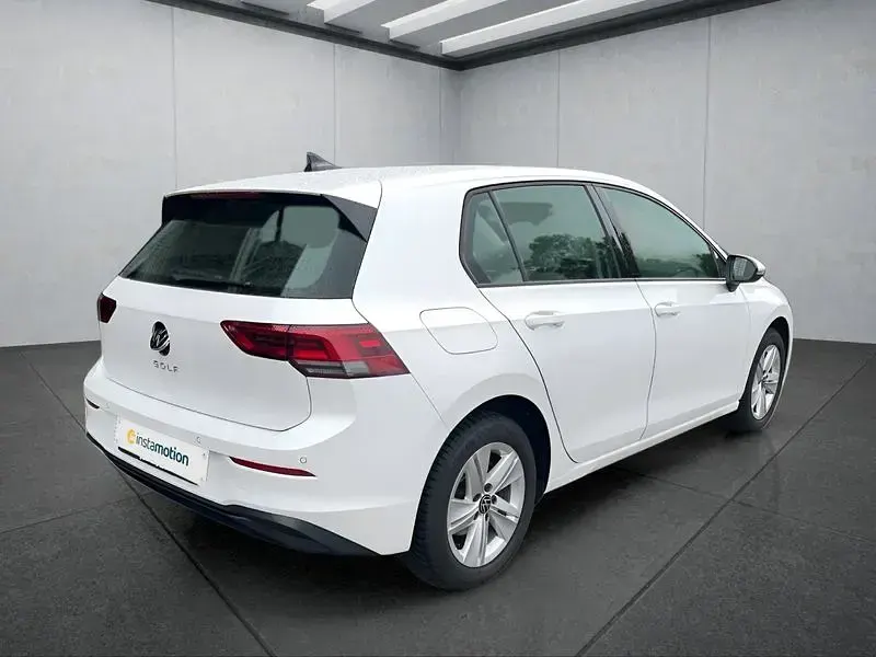 Gebraucht VW Golf VIII 131 PS (96 kW) 2023 Weiß Kleinwagen