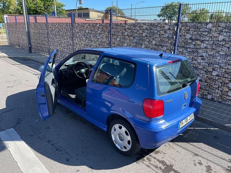 Blau Gebraucht 2001 VW Polo Basis Limousine | 1.050 € (Etwas zu teuer) - Bild 1/4