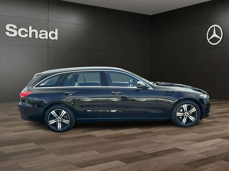 Gebraucht Mercedes C300e 313 PS (230 kW) 2024 Unilack schwarz uni Kombi