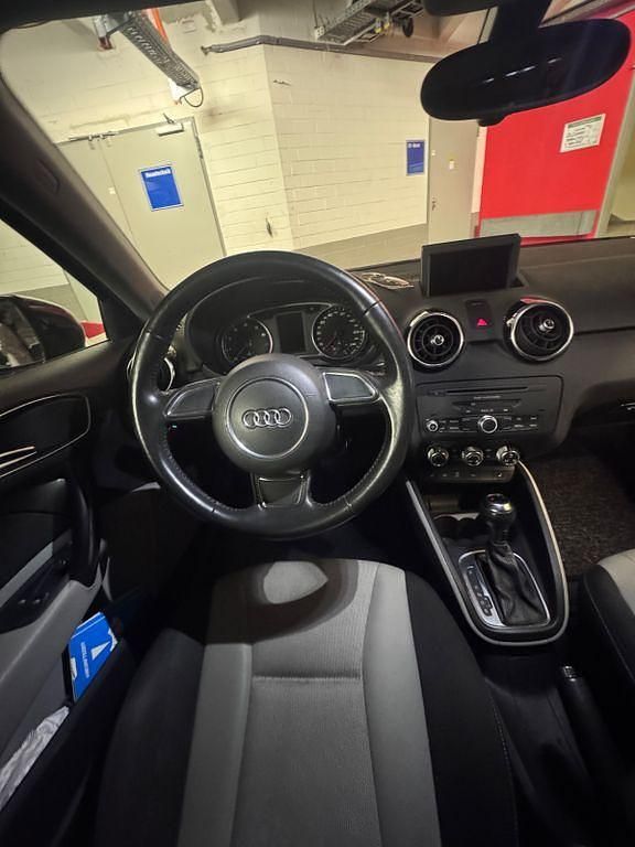 Gebraucht Audi A1 Ambition 122 PS (89 kW) 2011 Rot Kleinwagen