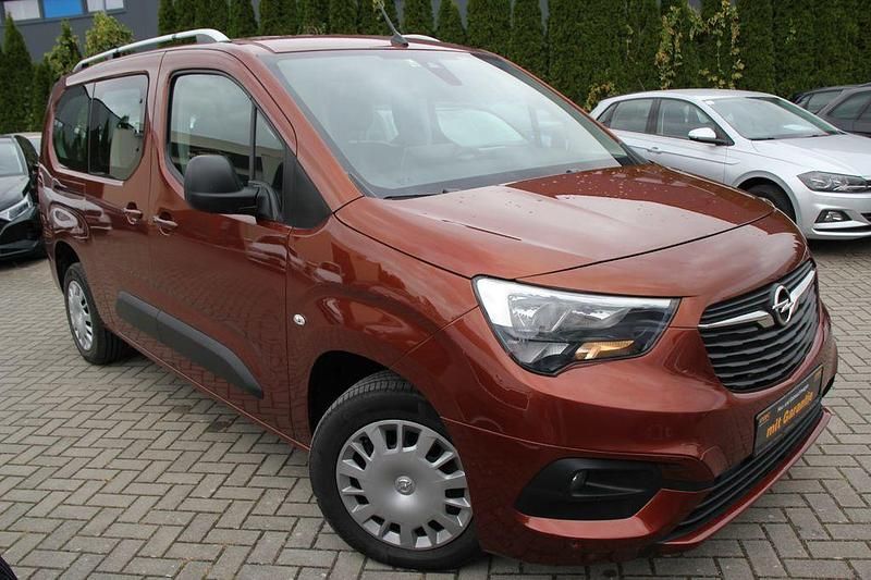 Braun Gebraucht 2021 Opel Combo Life Edition Van / Kleinbus | 19.990 € (Guter Preis) - Bild 1/4
