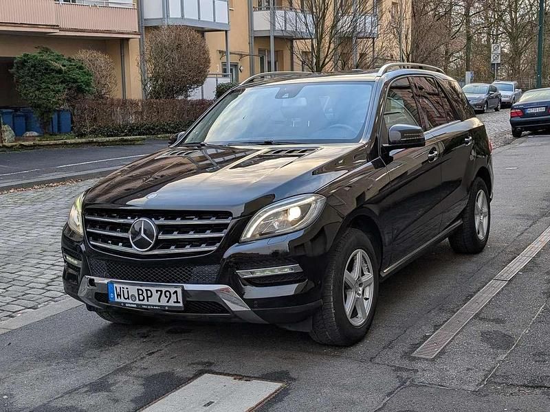 Schwarz Gebraucht 2013 Mercedes ML350 SUV | 13.999 € (Etwas zu teuer) - Bild 1/4