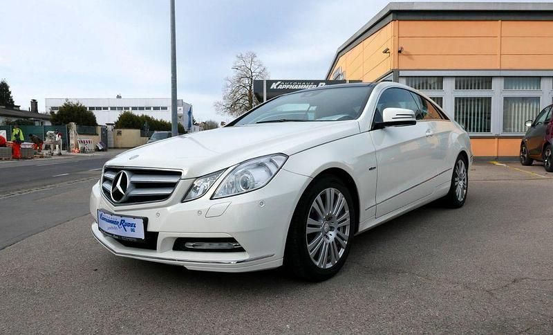 Gebraucht Mercedes E200 184 PS (135 kW) 2012 Weiß Coupé