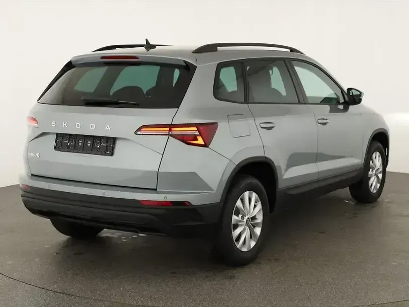Neu Skoda Karoq Selection 150 PS (110 kW) 2025 Smokey diamond silver metallic SUV