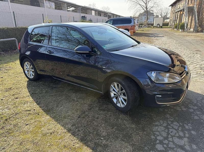 Second-hand VW Golf VII LOUNGE 125 CP (91 kW) 2015 Albastru Hatchback