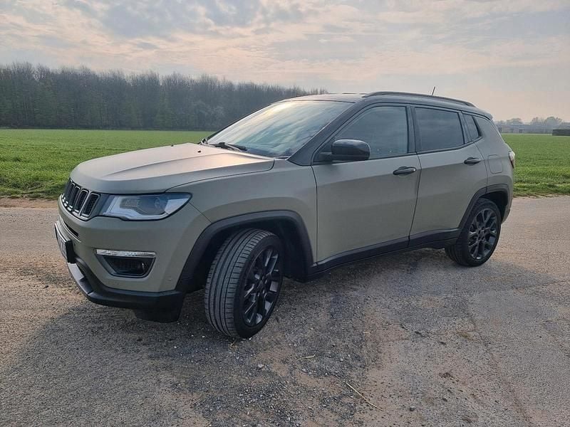Second-hand Jeep Compass 240 CP (176 kW) 2021 Negru SUV