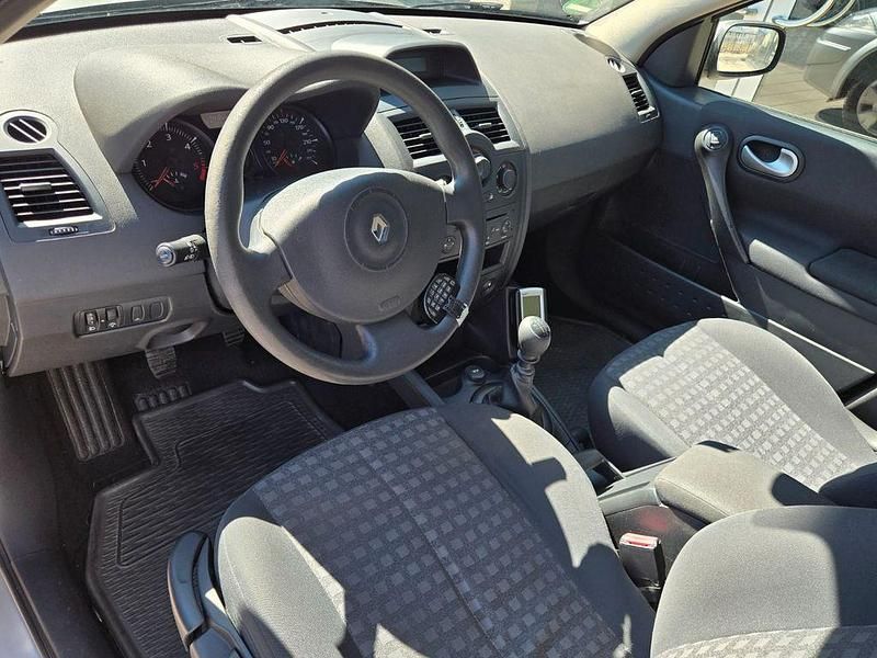Gebraucht Renault Mégane II Avantage 103 PS (75 kW) 2008 Grau Limousine