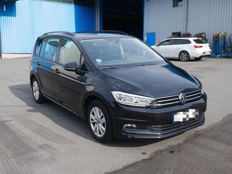 Schwarz Gebraucht 2023 VW Touran Comfortline Van / Kleinbus | 26.990 € (Guter Preis) - Bild 1/4