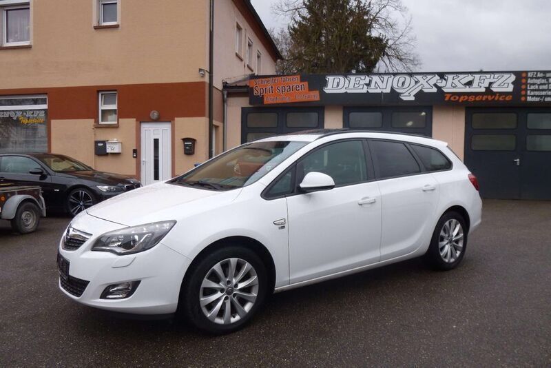 Gebraucht Opel Astra 165 PS (121 kW) 2012 Schneeweiss/summitwhite/arctic Kombi