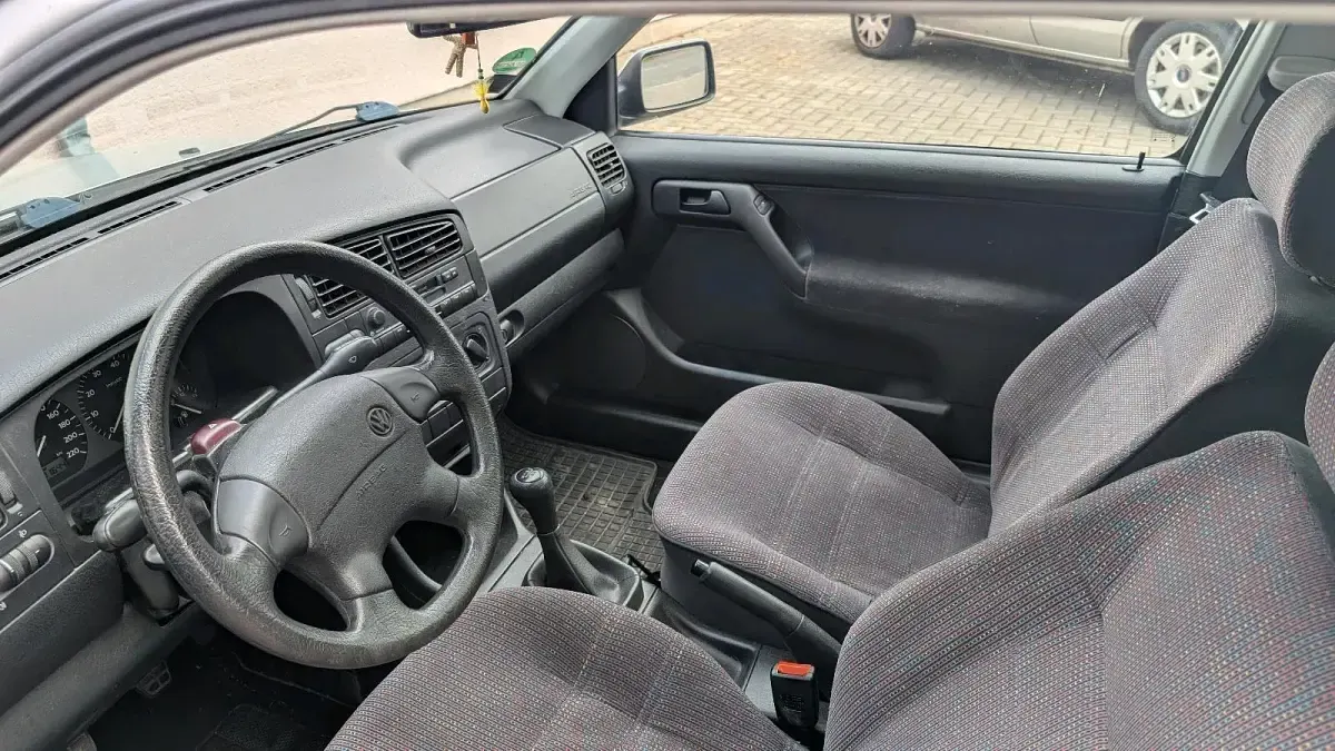 Gebraucht VW Golf III 75 PS (55 kW) 1997 Silber Kleinwagen