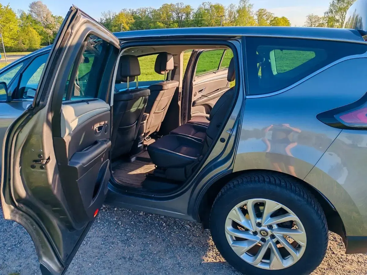 Usado Renault Espace 160 HP (117 kW) 2015 Prateado Monovolume
