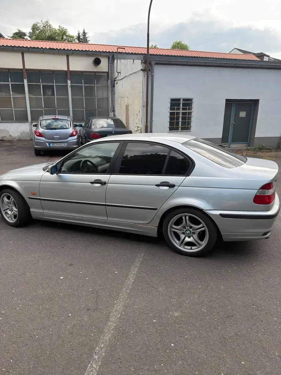Używany BMW 320 136 KM (100 kW) 1999 Srebrny Sedan/Limuzyna