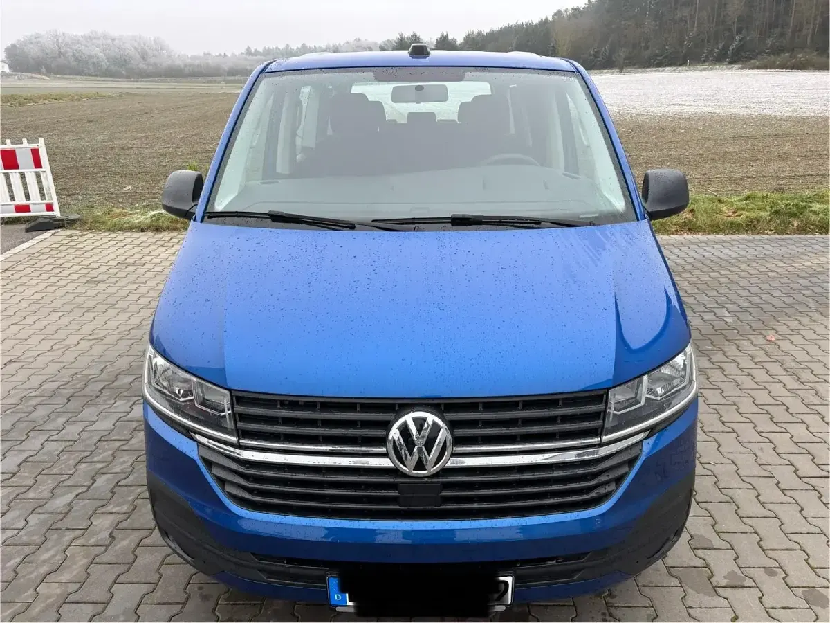 Second-hand VW Multivan 150 CP (110 kW) 2021 Albastru Monovolum