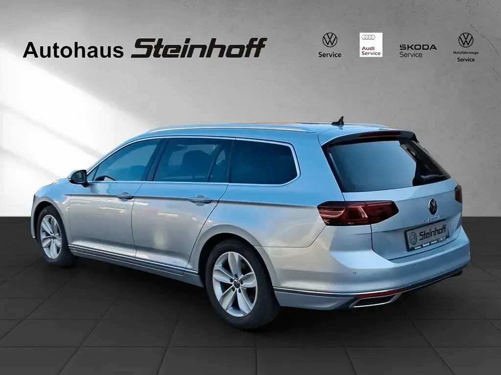 Gebraucht VW Passat 200 PS (147 kW) 2022 Silber Kombi