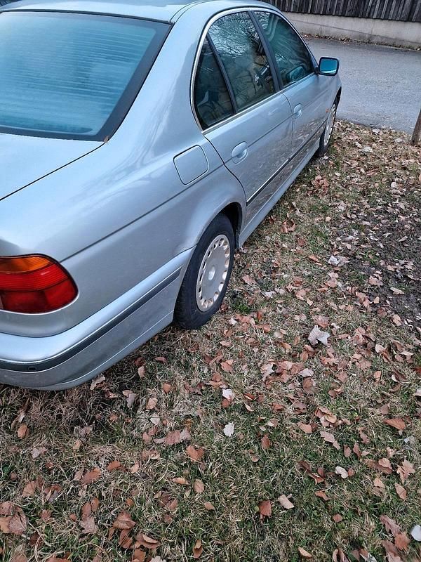 Gebraucht BMW 523 170 PS (125 kW) 1998 Silber Limousine