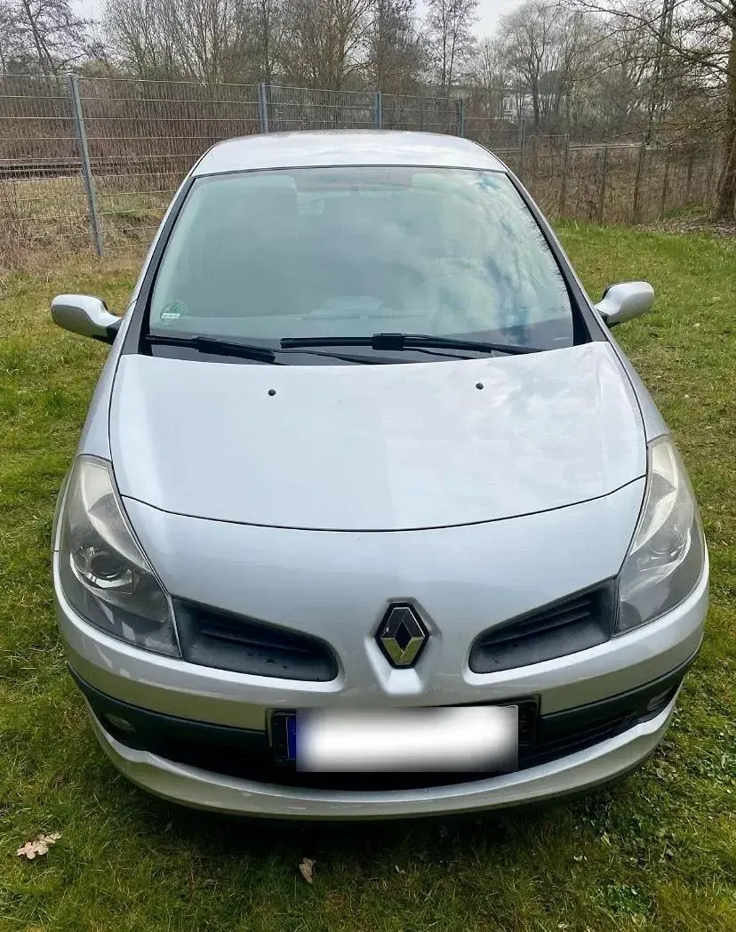 Gebraucht Renault Clio III 90 PS (66 kW) 2006 Silber Kleinwagen