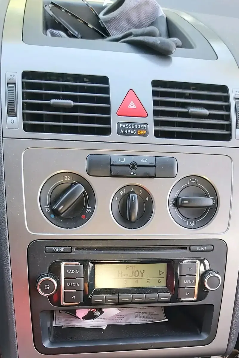Gebraucht VW Touran 105 PS (77 kW) 2026 Weiß Van / Kleinbus