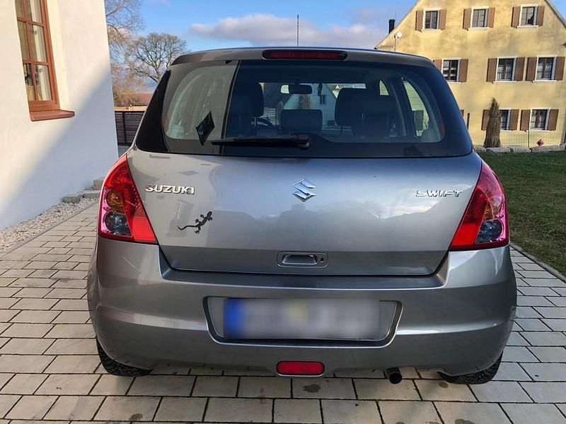 Gebraucht Suzuki Swift 92 PS (67 kW) 2009 Grau Kleinwagen