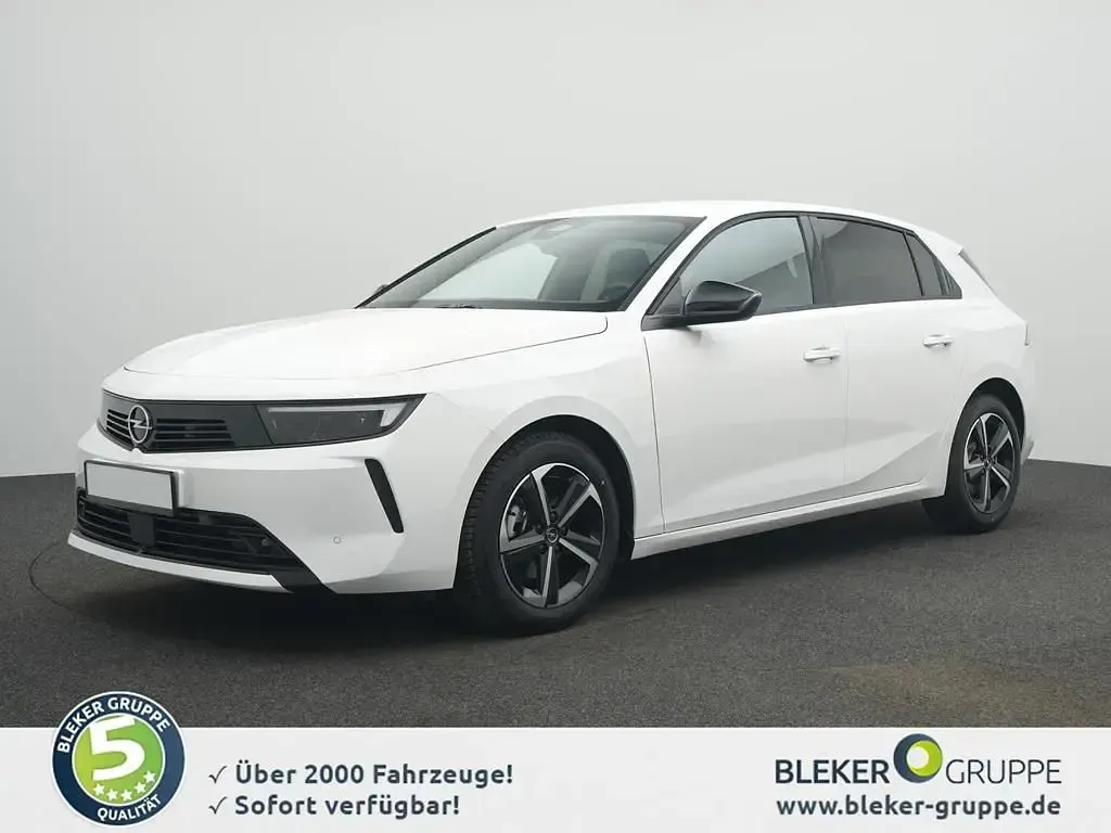 Używany Opel Astra Edition 131 KM (96 kW) 2026 Biały Sedan/Limuzyna