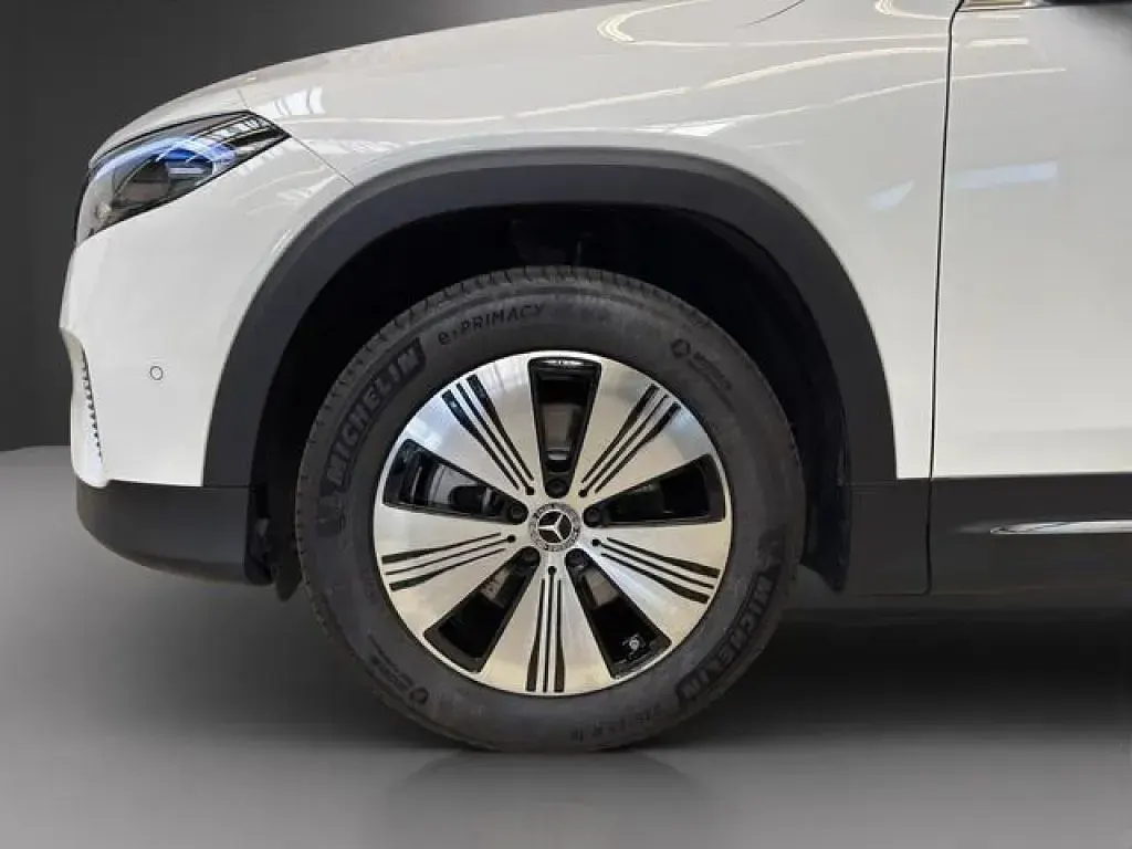 Gebraucht Mercedes EQB300 Progressive 167 kW (228 PS) 2025 Weiß SUV