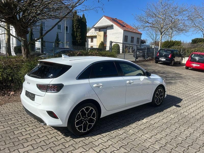 Second-hand Kia Ceed 101 CP (74 kW) 2025 Alb Hatchback