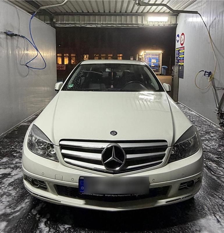 Weiß Gebraucht 2010 Mercedes 220 Avantgarde Limousine | 9.600 € - Bild 1/4