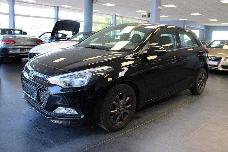 Gebraucht Hyundai i20 84 PS (61 kW) 2017 Schwarz Limousine