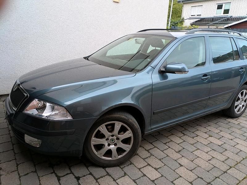 Grau Gebraucht 2004 Skoda Octavia Kombi | 750 € (Superpreis) - Bild 1/4