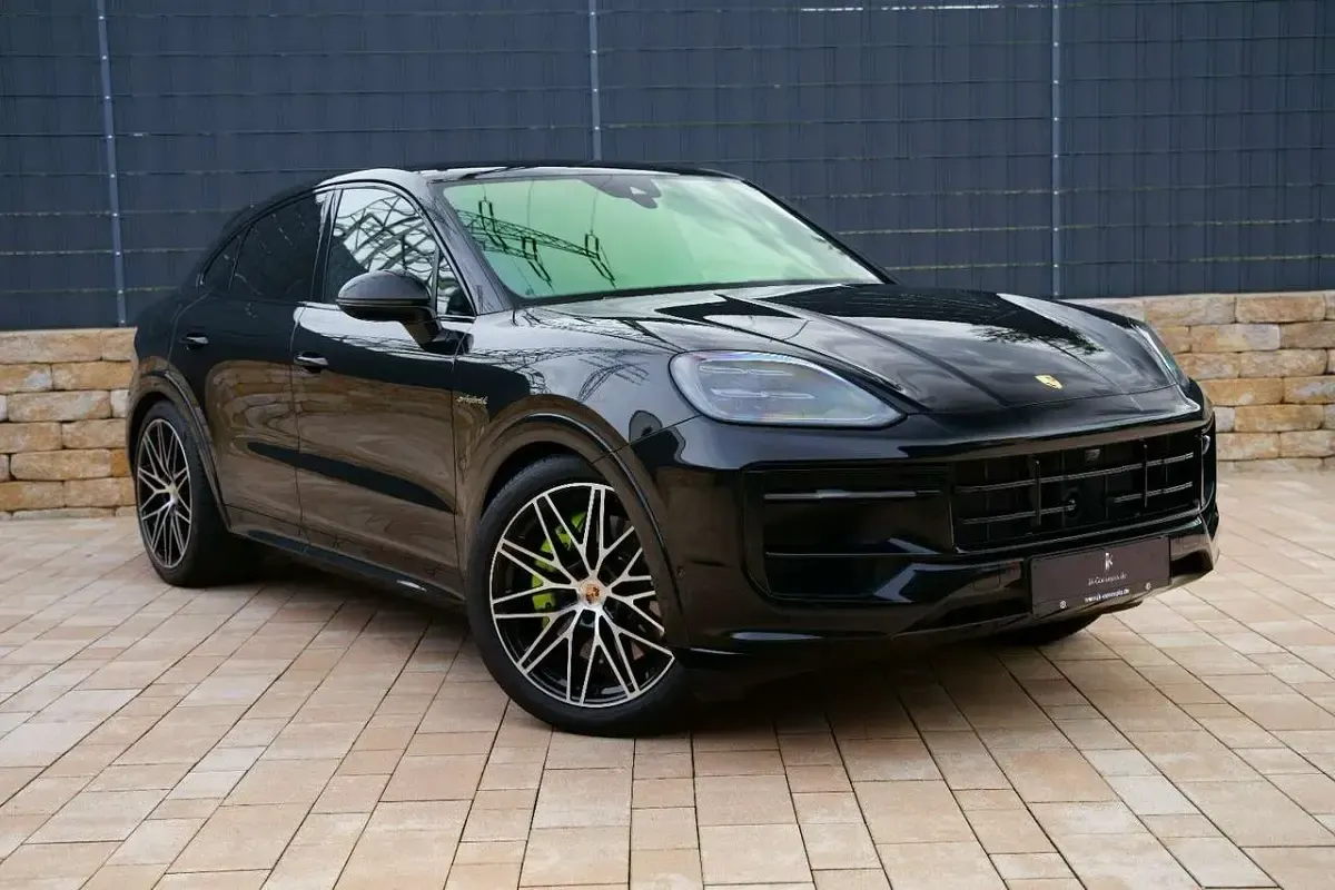 Gebraucht Porsche Cayenne 519 PS (381 kW) 2025 Schwarz SUV