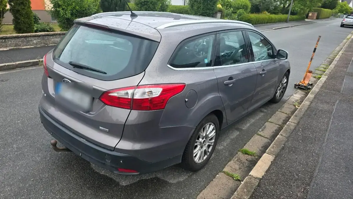 Gebraucht Ford Focus 115 PS (84 kW) 2012 Grau Kombi