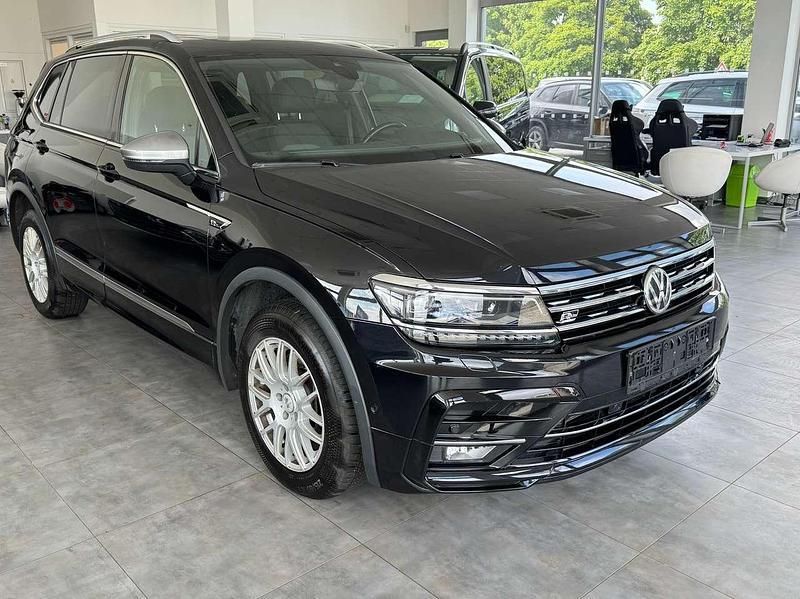 Schwarz Gebraucht 2018 VW Tiguan Allspace R-line SUV | 29.900 € (Fairer Preis) - Bild 1/4