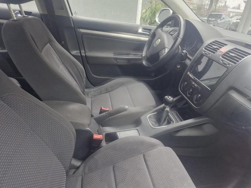 Gebraucht VW Jetta 115 PS (84 kW) 2006 Silber Limousine