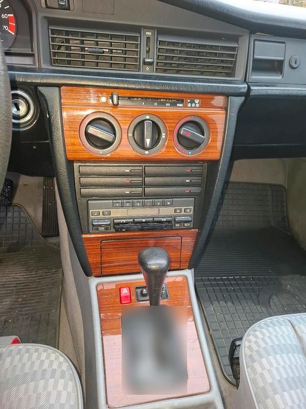 Gebraucht Mercedes 190 120 PS (88 kW) 1992 Weiß Limousine