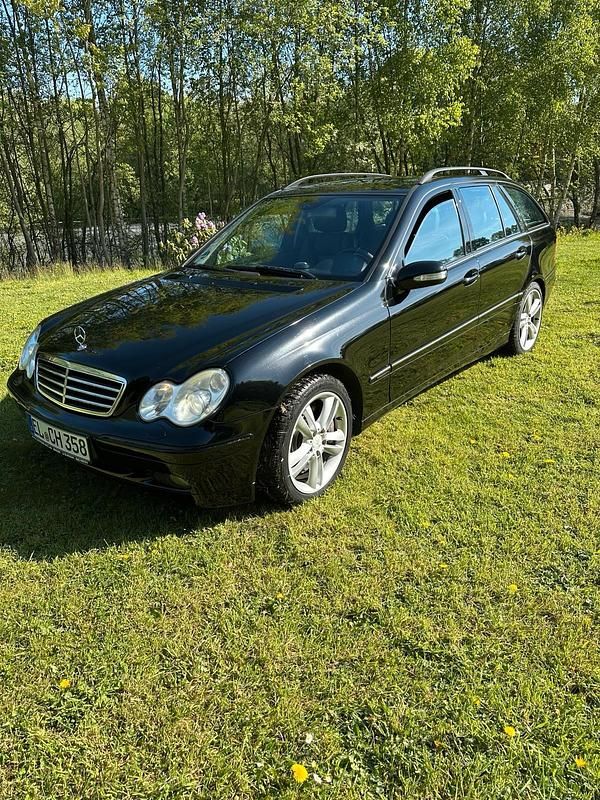 Schwarz Gebraucht 2005 Mercedes 320 Kombi | 4.800 € - Bild 1/4