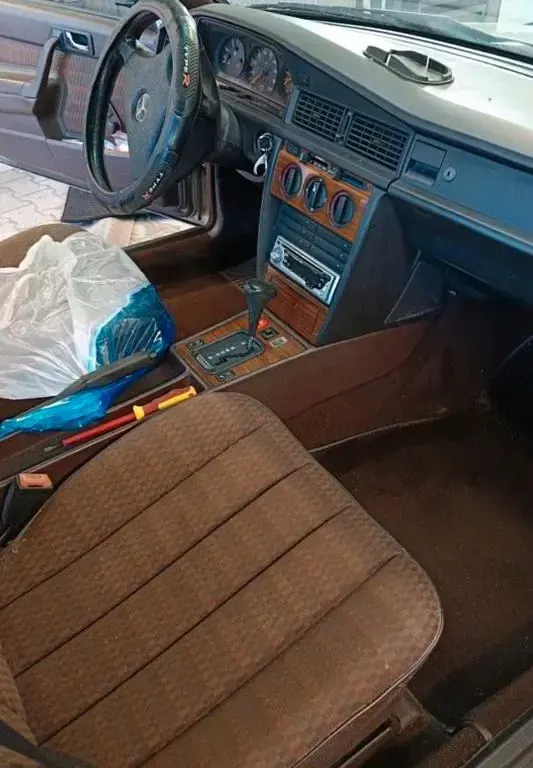 Gebraucht Mercedes 190 90 PS (66 kW) 1991 Grau Limousine