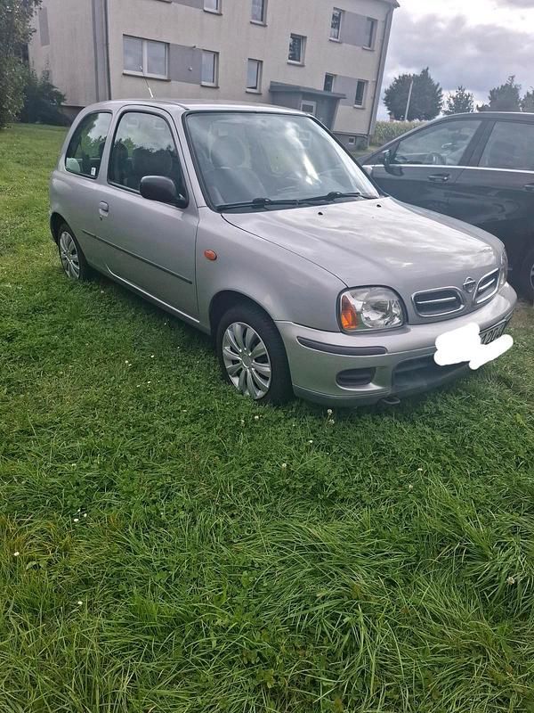 Grau Gebraucht 2000 Nissan Micra Kleinwagen | 2.000 € (Fairer Preis) - Bild 1/4