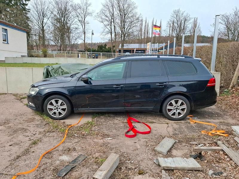 Gebraucht VW Passat 105 PS (77 kW) 2011 Kombi