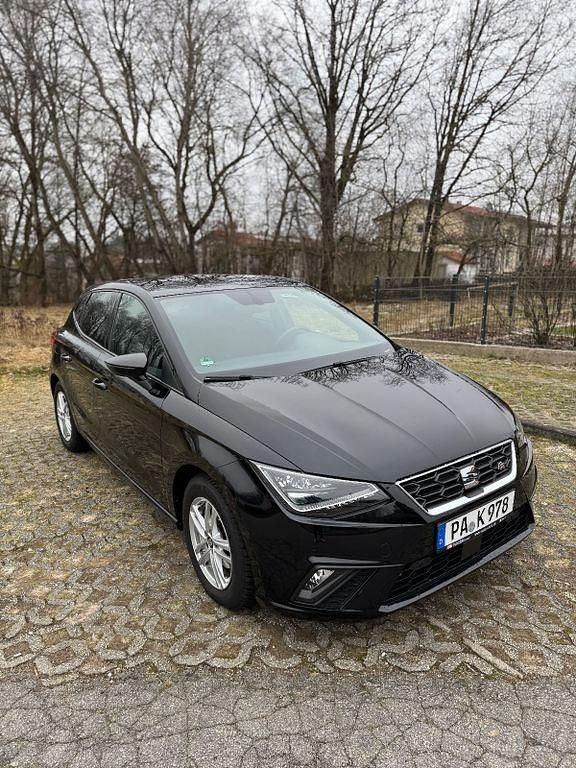 Schwarz Gebraucht 2021 Seat Ibiza FR Limousine | 15.950 € (Fairer Preis) - Bild 1/4