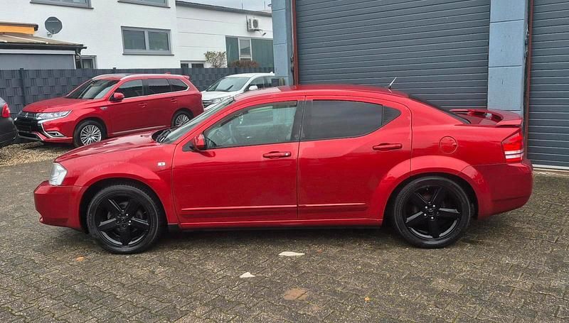 Gebraucht Dodge Avenger 170 PS (125 kW) 2011 Rot Limousine