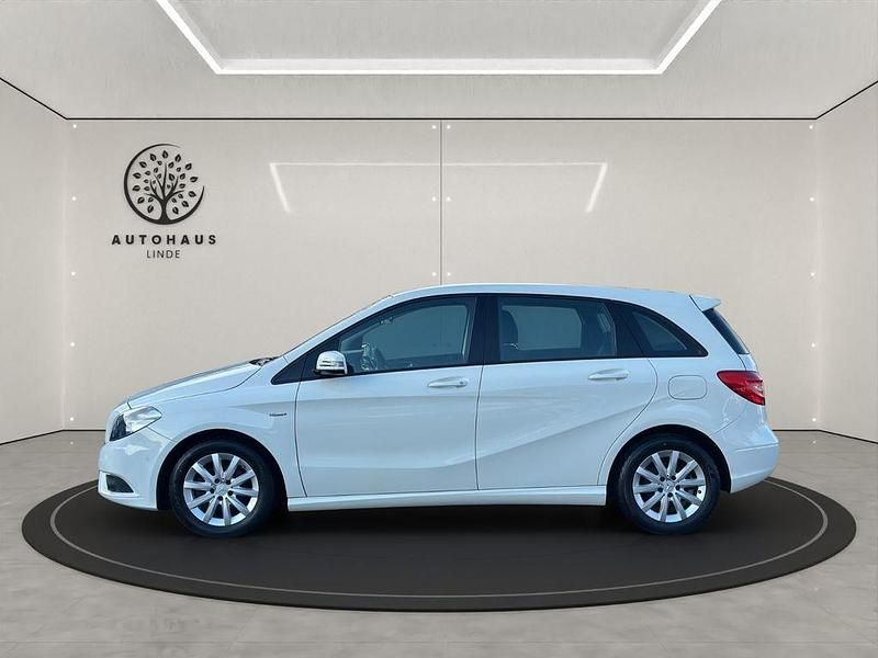 Gebraucht Mercedes B180 109 PS (80 kW) 2012 Weiß Van / Kleinbus